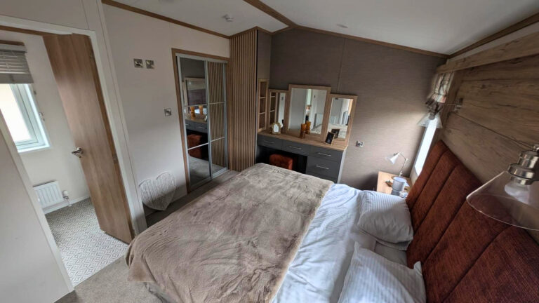 Regal Autograph on Angel of the North Park - Bedroom