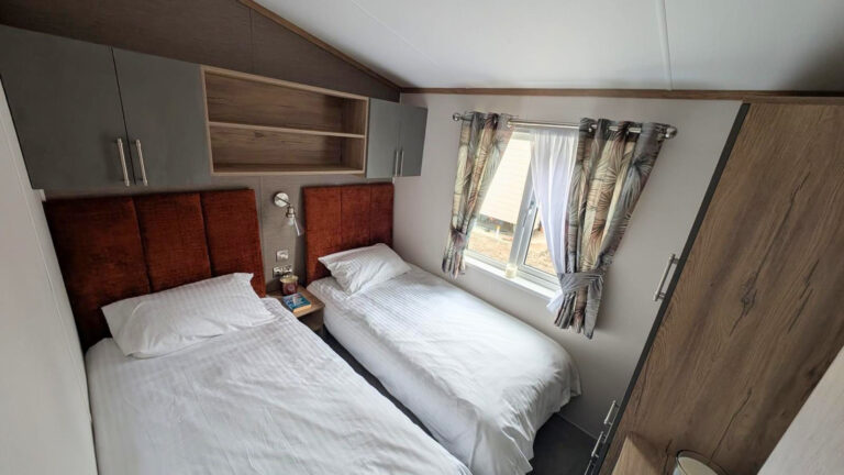 Regal Autograph on Angel of the North Park - Twin Bedroom