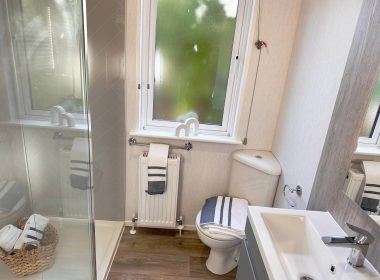 04 Pemberton Kingsdale Shower Room