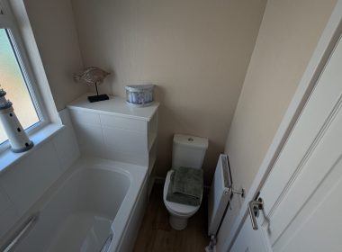 1 bedroom Omar Regency Bathroom