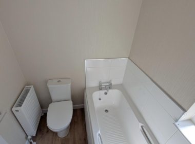 40x18 Omar Regency in Penwortham Bathroo.