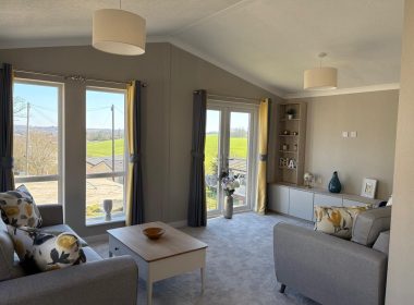 80 Blueleighs Park Lounge