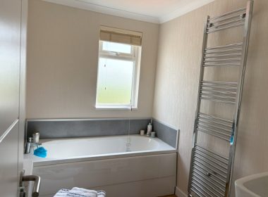 81 Blueleighs Park Omar Newmarket Bathroom