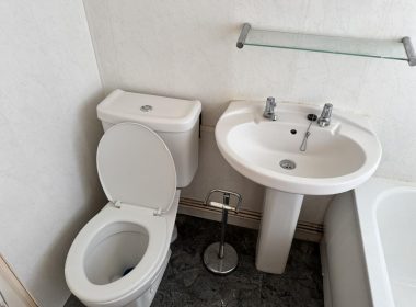 9 Preloved Bannister Drive Bathroom.