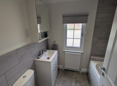 ECS43 Willerby Hazlewood in Saltmarshe Castle Park Bathroom