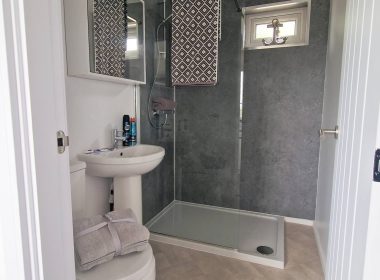 Mockba Verona on Saltmarshe Park Shower Room