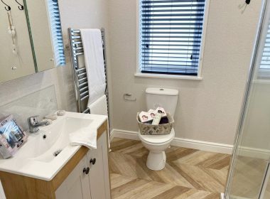 New 45x20 Willerby New Forest Bathroom