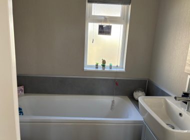 New 80 Blueleighs Park Bathroom
