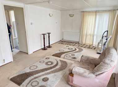 New 9 Preloved Bannister Drive Living.