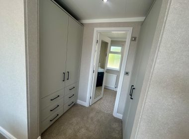 Omar Colorado Woolacombe Walk in wardrobe