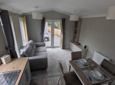 Omar Newmarket on Woodland Park - Lounge Kitchen