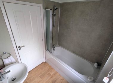 Omar Westbury on 24CL Saltmarshe Park - Bathroom