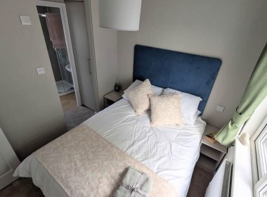 Omar Westbury on Saltmarshe Park - 36ECS - Bedroom