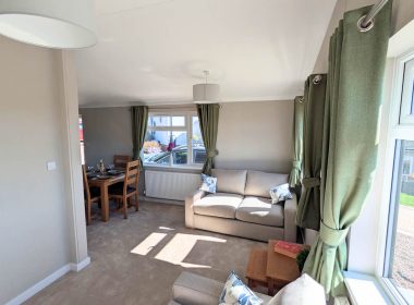 Omar Westbury on Saltmarshe Park - 36ECS - Lounge View