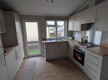 Omar Westbury on Westover Park - Kitchen