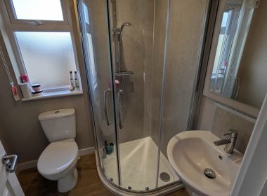 Omar Westbury on Westover Park - Shower