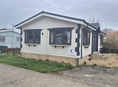 Park Home on Beechfield Park West Sussex - Exterior 2