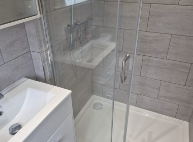 Park Home on Beechfield Park West Sussex - Shower Room