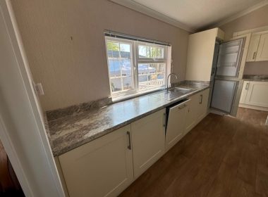 Pre-loved 45x20 Omar Regency Kitchen