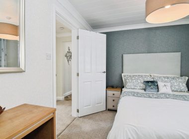 Preloved Park Home on tranquility Park - Bedroom View