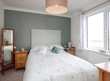 Preloved Park Home on tranquility Park - Bedroom
